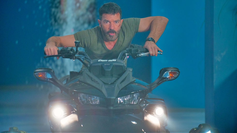 Герой Антоніо Бандераса у новому фільмі катається на Can-Am Spyder F3!